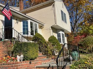 76 Long Hill Rd, Gillette, NJ 07933