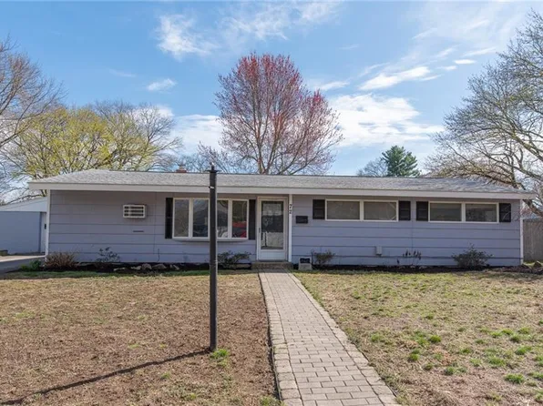 72 Flagg Ave, Warwick, RI 02886