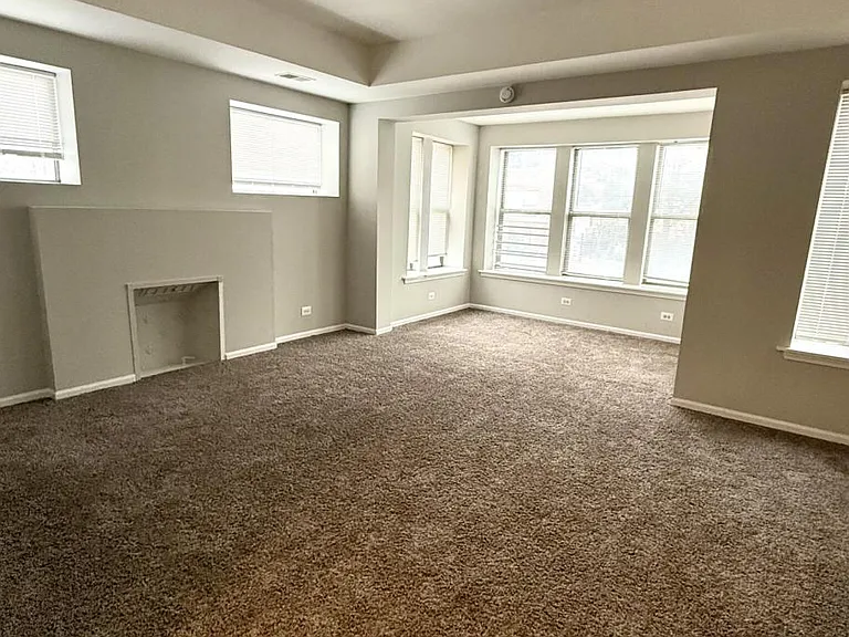 6143 S Woodlawn Ave #1 — Photo 1