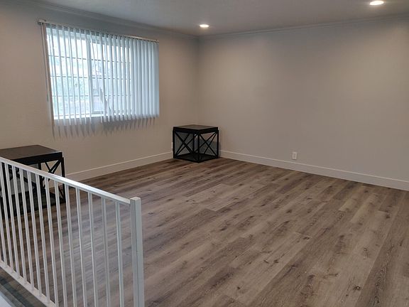 Living room (upstairs)