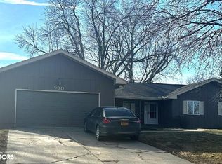 930 Ridge Rd, Denison, IA 51442