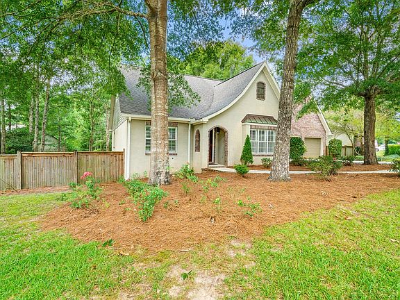 2nd image of 11 Knollwood Ln