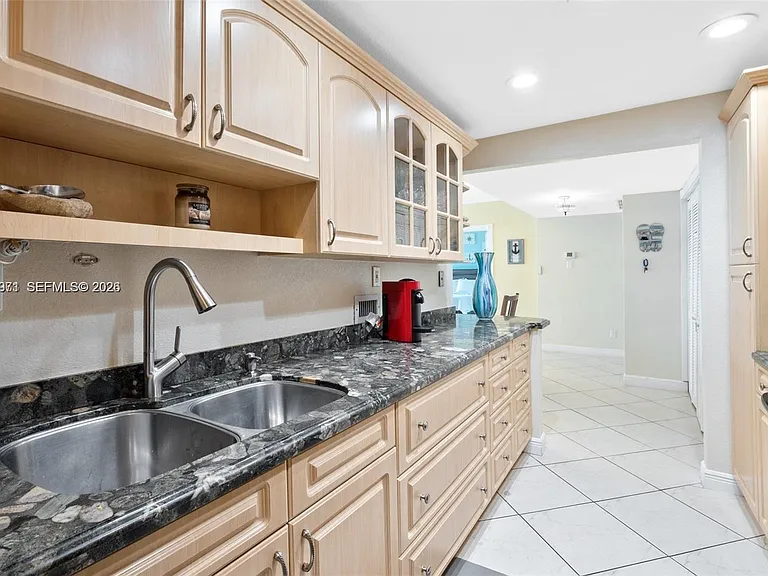 5401 Collins Ave #807 — Photo 15