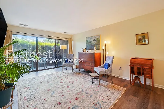 2 bed, 2.0 bath, 1351 sqft, $2,195 — Photo 4