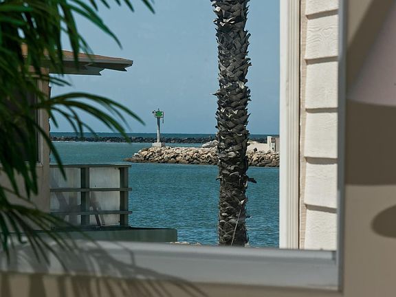 5th image of 329 Lake Shore Dr