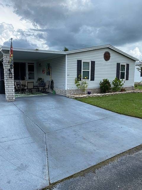 1st image of 27 Hampton Dr E