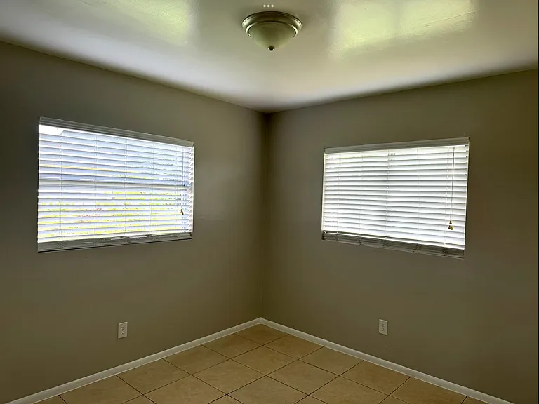 8257 Beacon Blvd — Photo 4