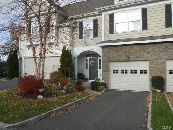 24 Crestview Ln, Danbury, CT 06810