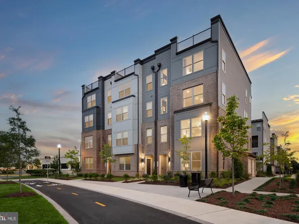 2132 Glacier Rd, Herndon, VA 20170