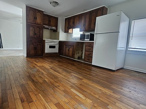 3rd image of 525 Kelly Rd #8
