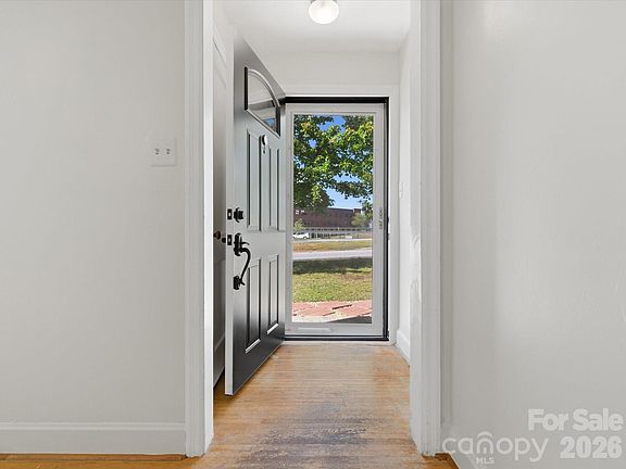 3rd image of 620 Normandy Rd