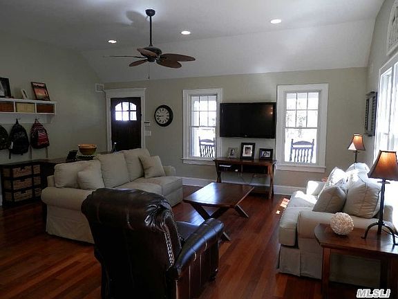 5th image of 14 Cedar Dr