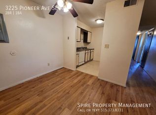 3225 Pioneer Ave SE APT 4, Cedar Rapids, IA 52403