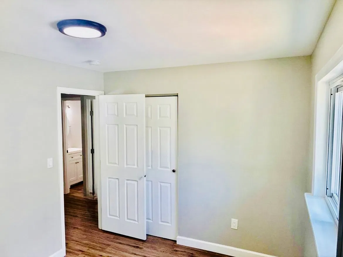 1128 Baron Ave — Photo 3