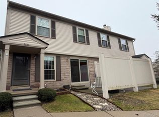 3041 High Pointe Ridge Rd, Lake Orion, MI 48359