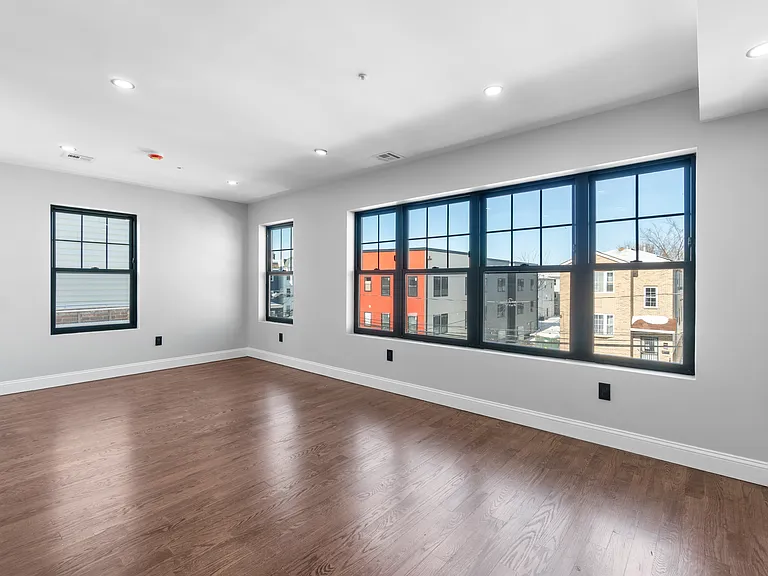 481 15th Ave #2 — Photo 8