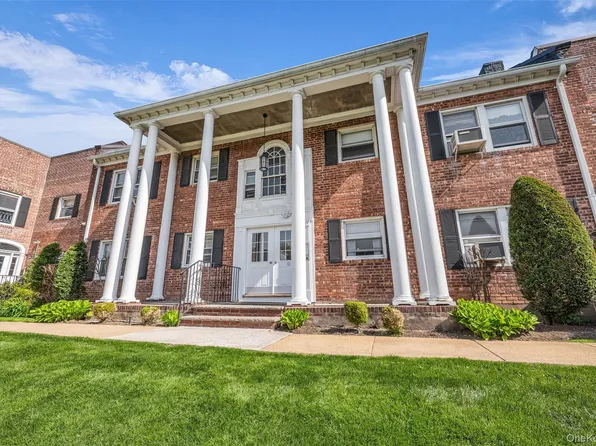 261 Central Avenue #D1, Lawrence, NY 11559