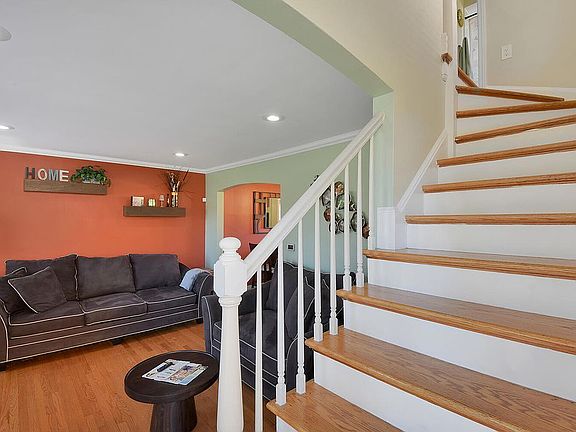 2nd image of 1538 Broadway St