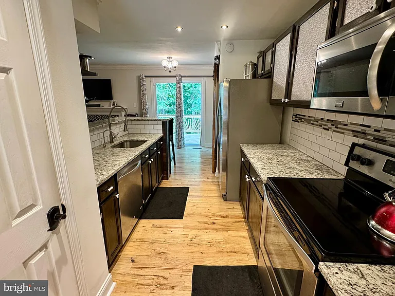 903 Wind Ridge Dr — Photo 6