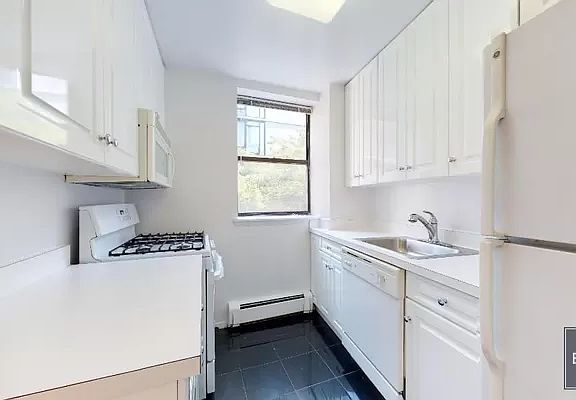 5th image of 365 W 52nd St APT 3a