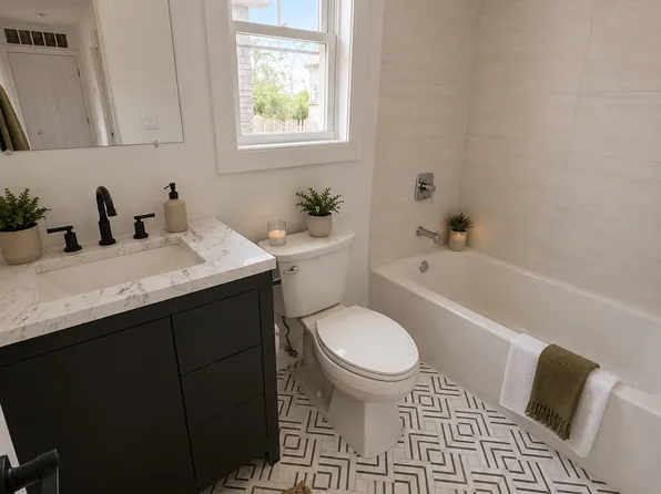 (undisclosed Address), Far Rockaway, NY 11693