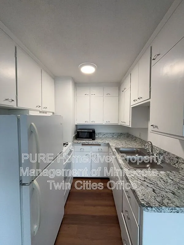 1 bed, 1.0 bath, 656 sqft, $1,300 — Photo 1