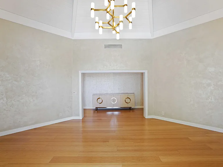 2204 Notre Dame Dr — Photo 10