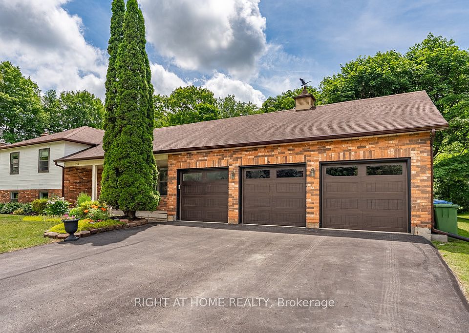 1st image of 16 Snowberry Ct