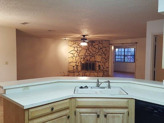 4th image of 302 Lakeview Dr