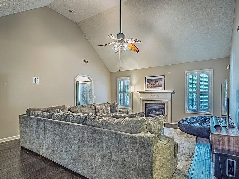 1265 Cutleaf Dr — Photo 2