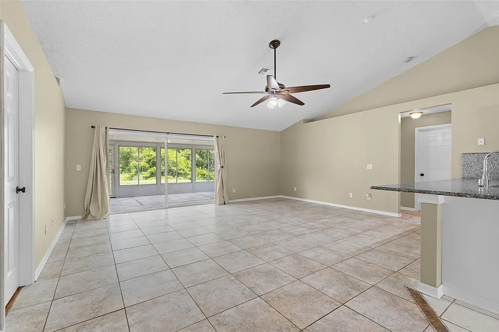 4 bed, 2.0 bath, 1920 sqft, $2,200 — Photo 3