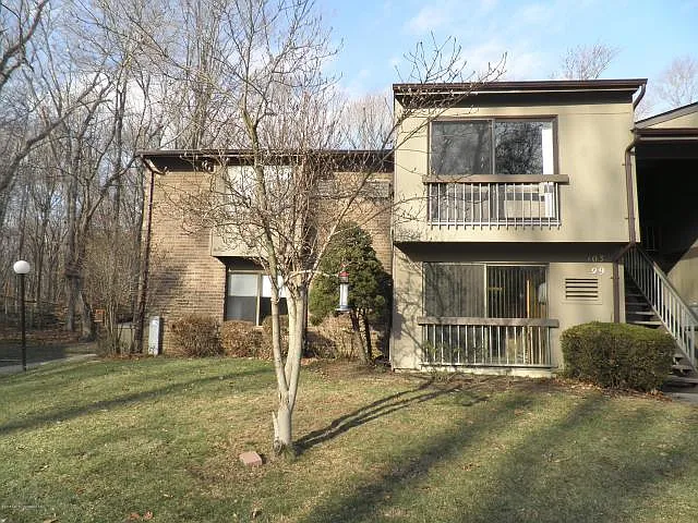 99 Lexington Ct photo 1