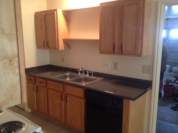 4th image of 2408 Skyline Dr