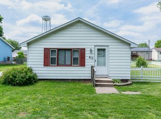 815 7th St, Colona, IL 61241