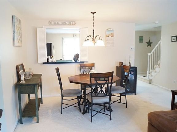 5th image of 95 Oakbrook Dr APT I