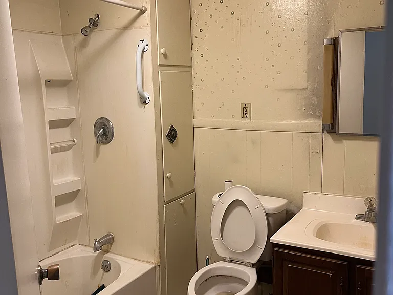 200 W Henry St #2 — Photo 4