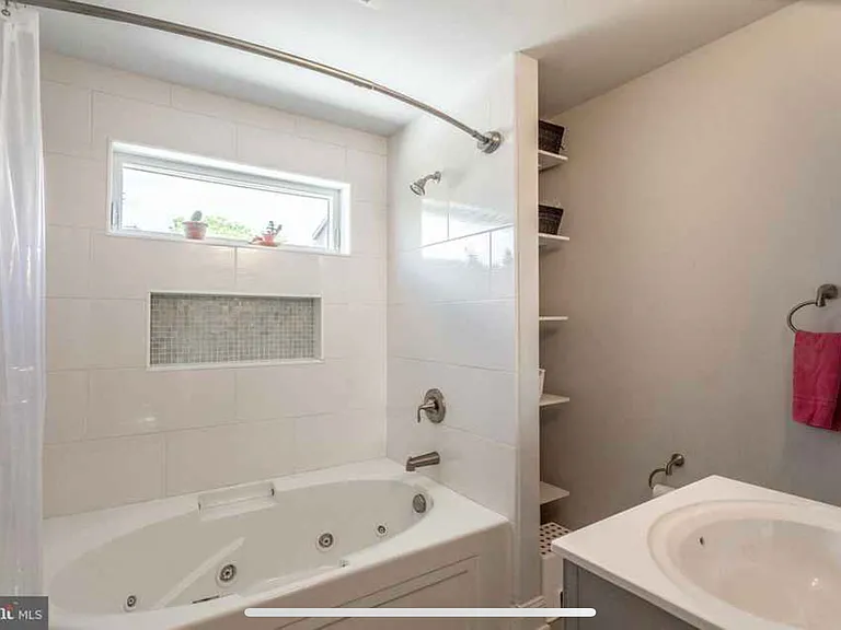 869 N 5th St — Photo 12