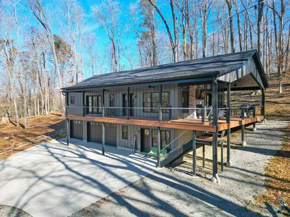 690 Natchez Ln, Sugar Grove, OH 43155