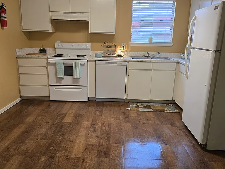 Sandpiper Apartments & Storage — Photo 9