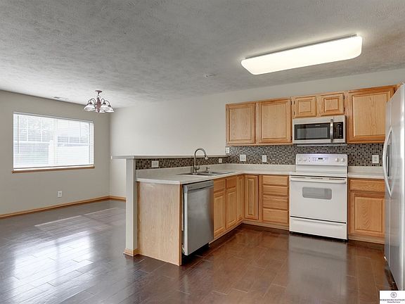 5th image of 1604 Sawyer St