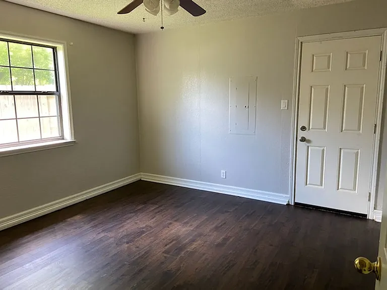 1107 Esma St — Photo 12