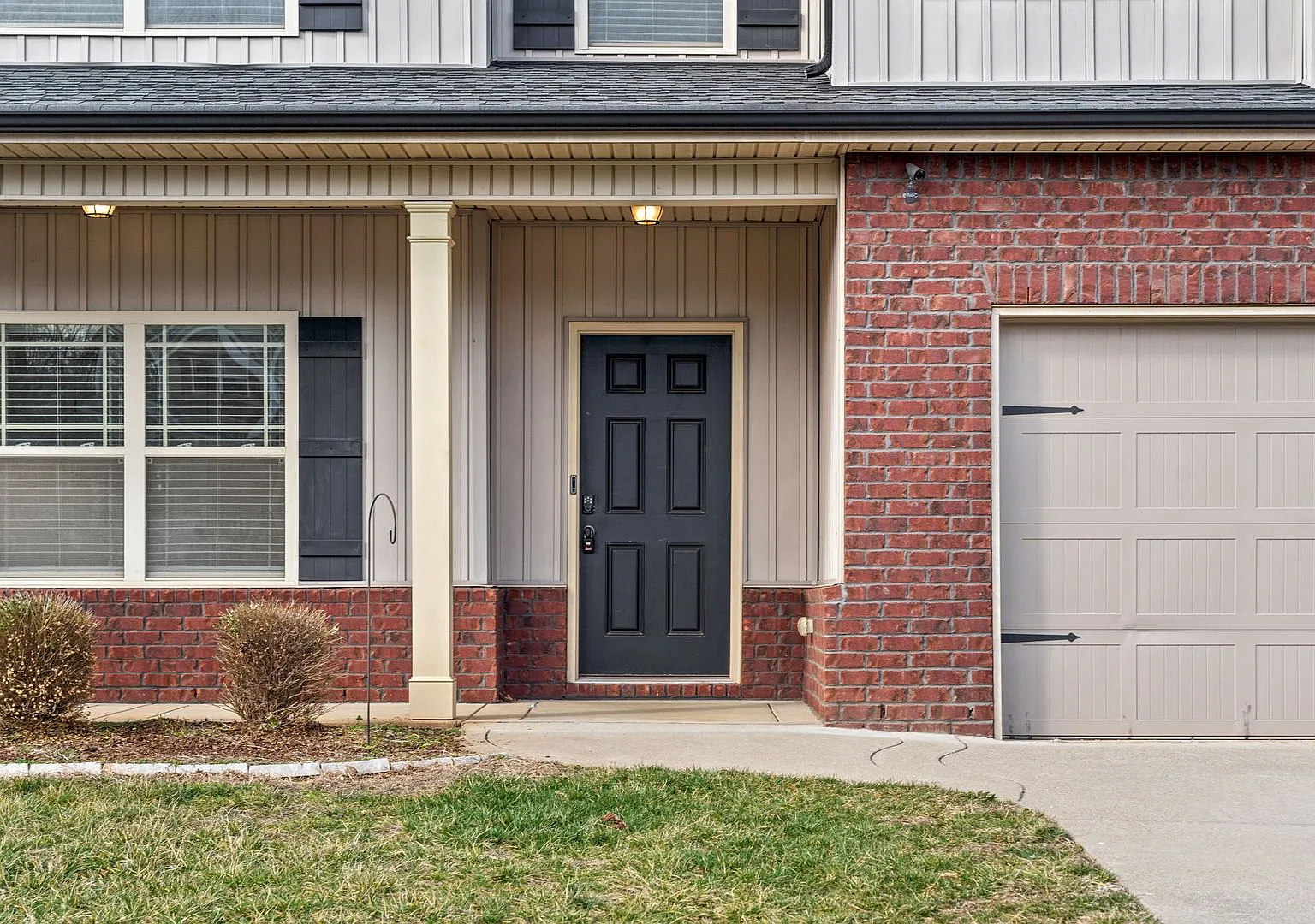 Pet Friendly Five Bedroom! — Photo 4