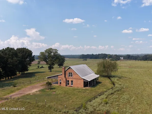 367 Dandridge Dr, Senatobia, MS 38668