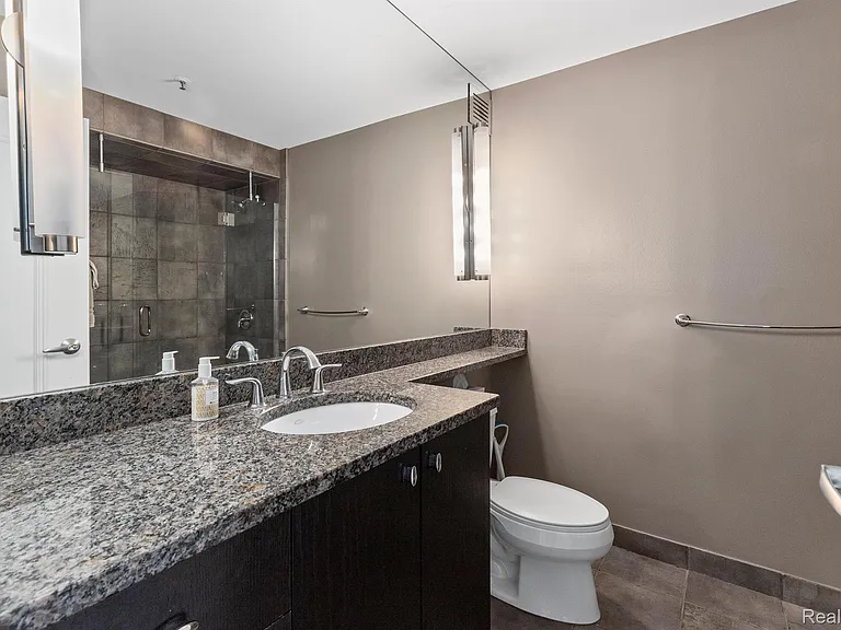 1001 W Jefferson Ave #15B — Photo 25