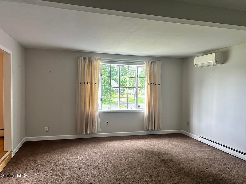 4th image of 55 Vly Road