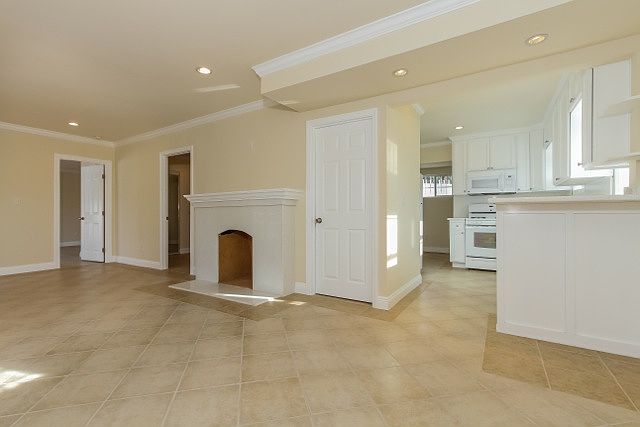 1st image of 221 W Avenue 45