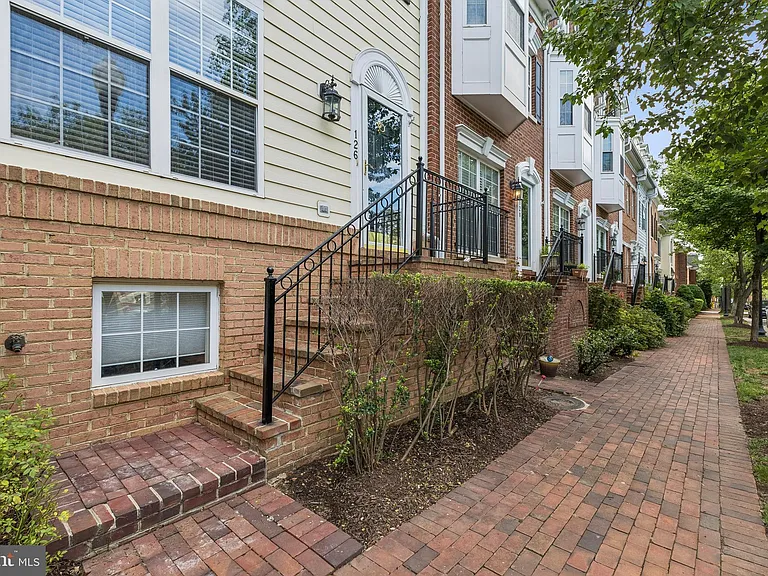 126 Cameron Station Blvd — Photo 3