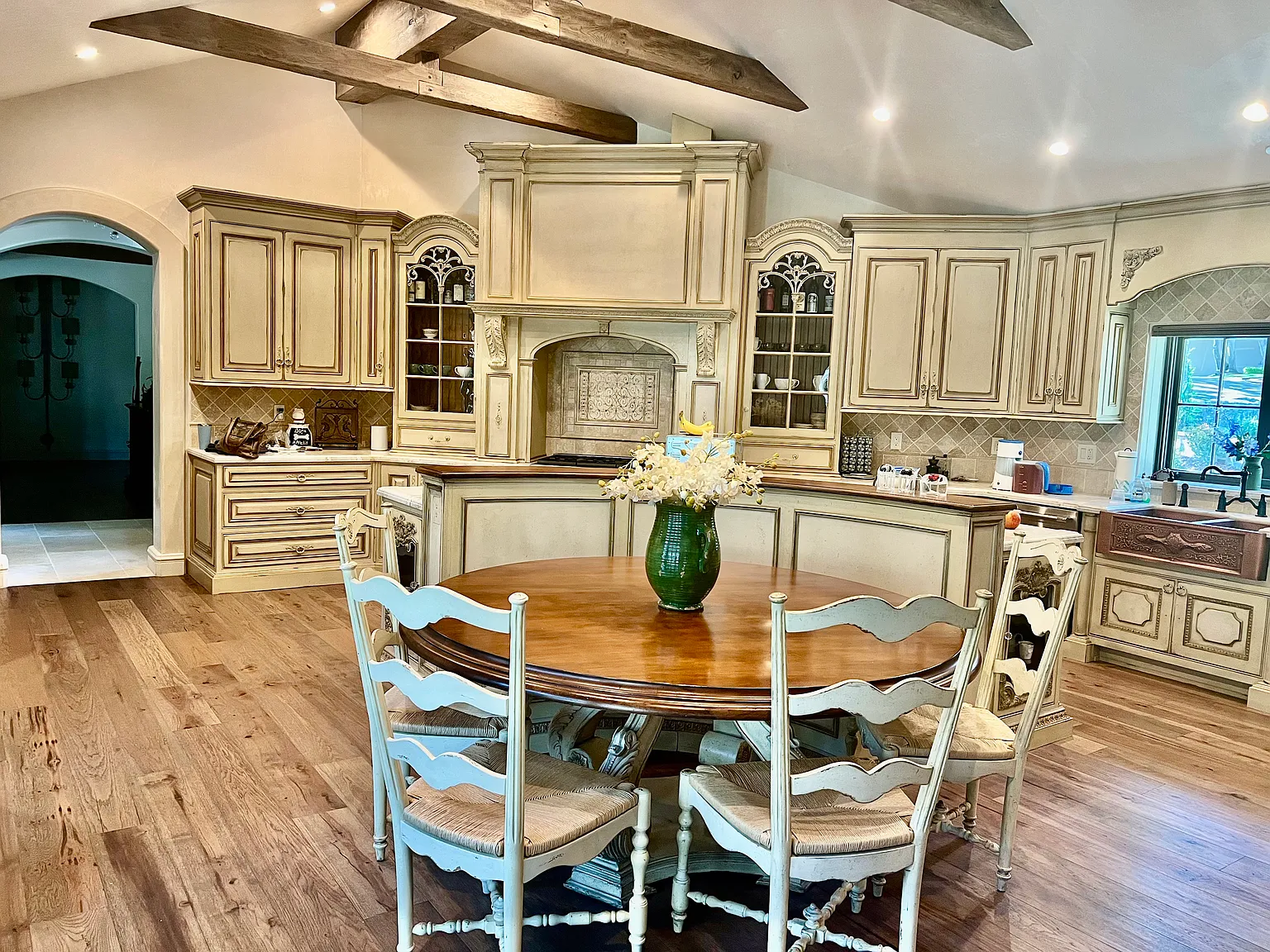 3 bed, 3675 sqft, $22,000 — Photo 2