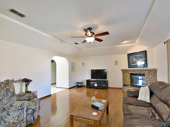 2nd image of 512 Rosewood Dr
