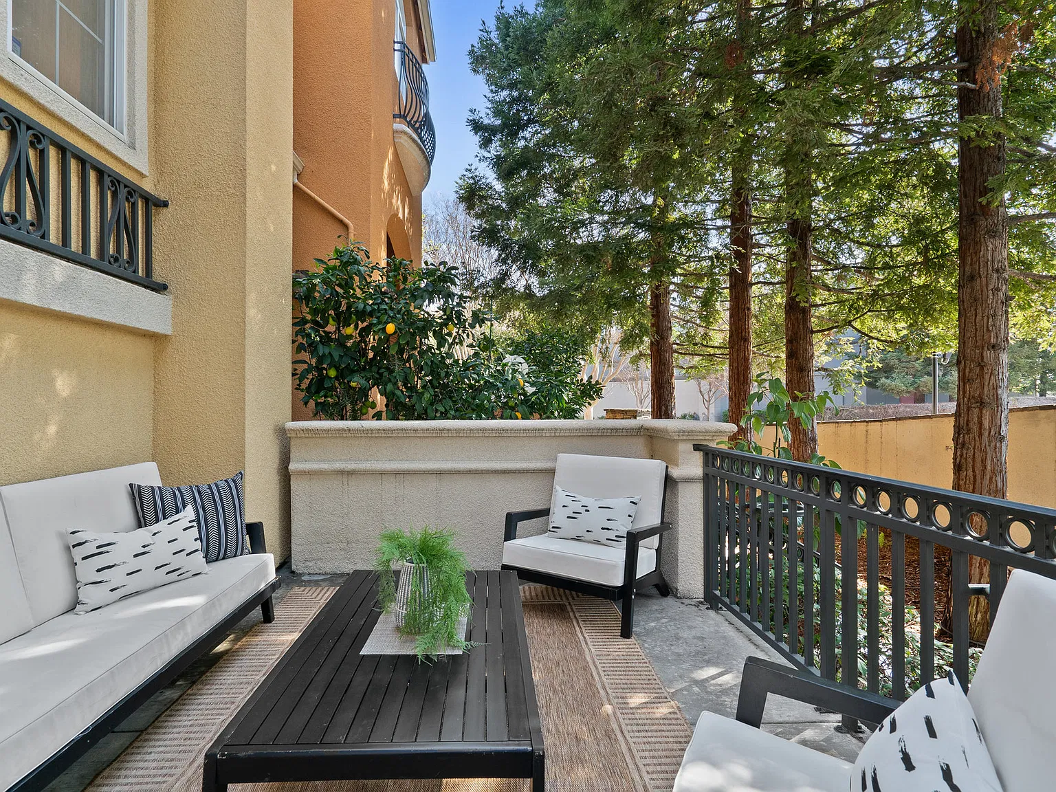 2 bed, 2.5 bath, 1616 sqft, $4,700 — Photo 2